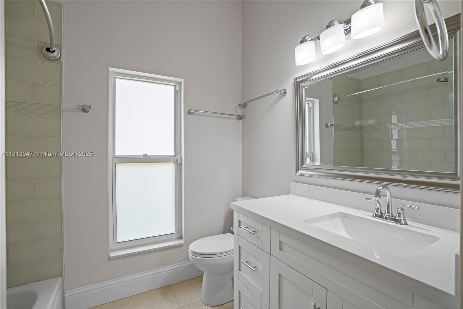 HOLLYWOOD LAKES COUNTRY C - Residential