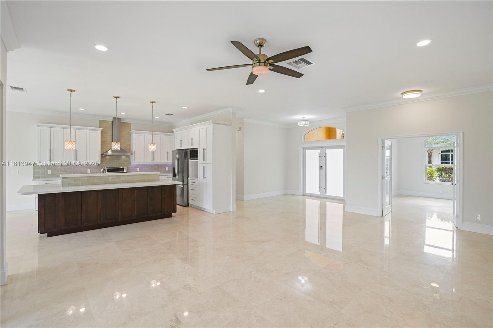 HOLLYWOOD LAKES COUNTRY C - Residential