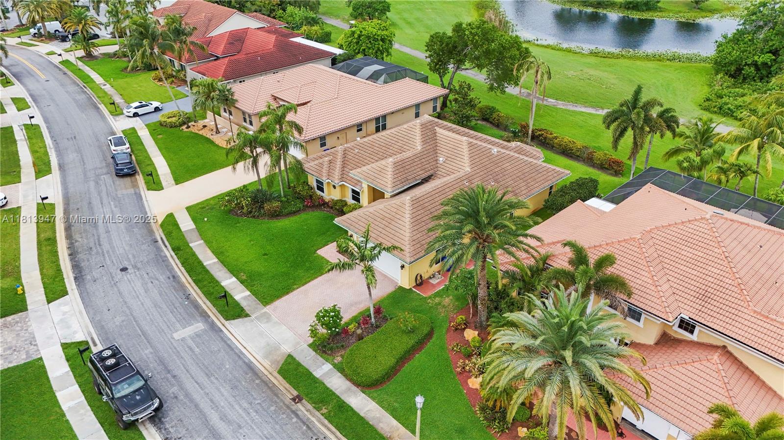 HOLLYWOOD LAKES COUNTRY C - Residential