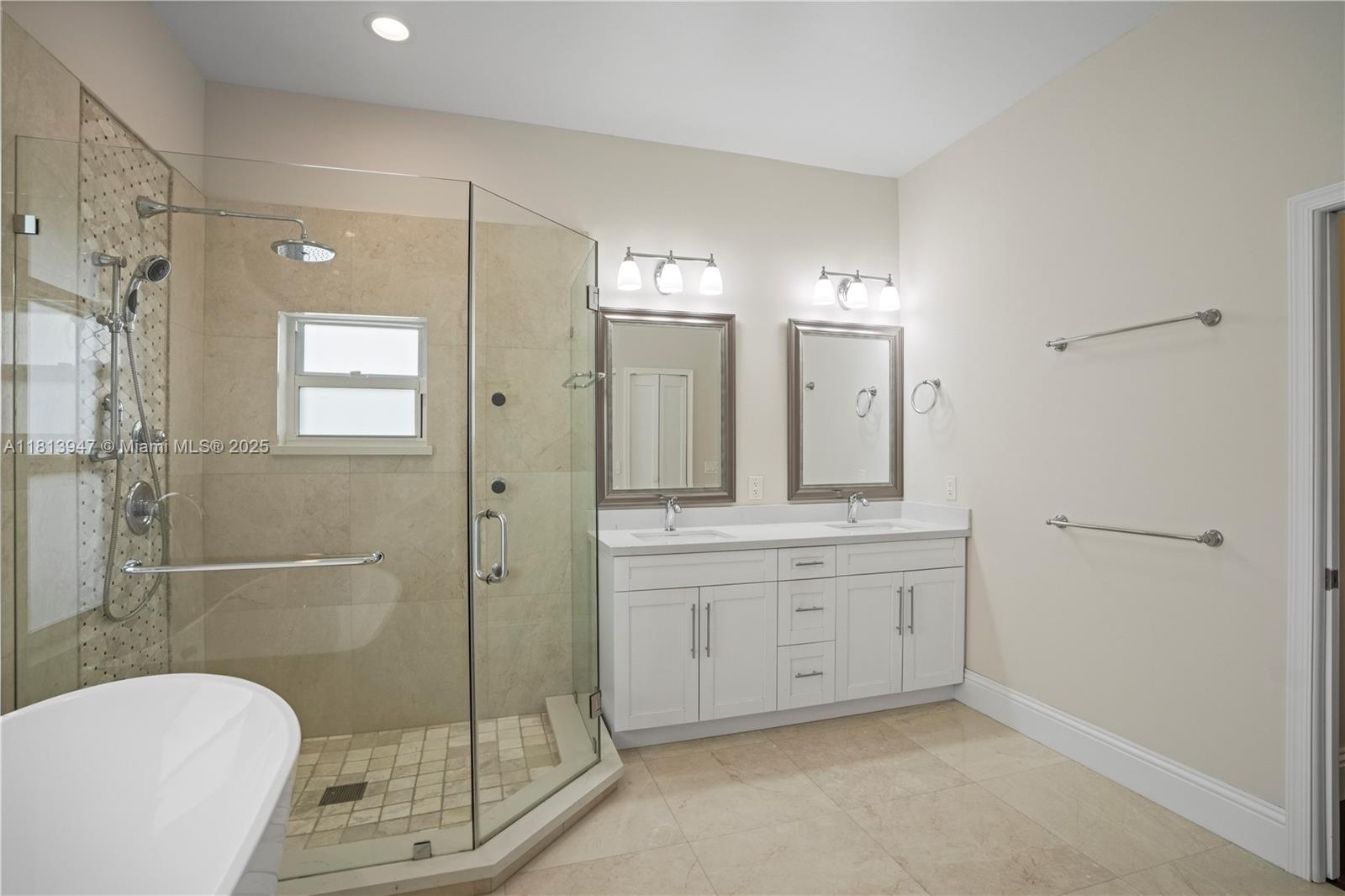 HOLLYWOOD LAKES COUNTRY C - Residential