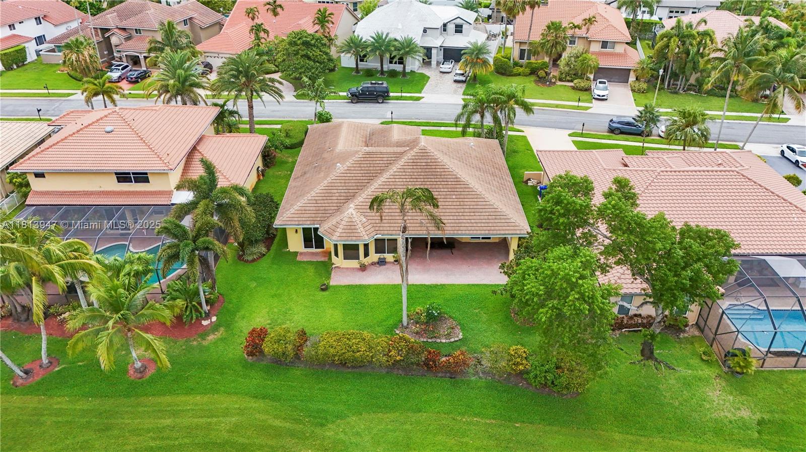 HOLLYWOOD LAKES COUNTRY C - Residential