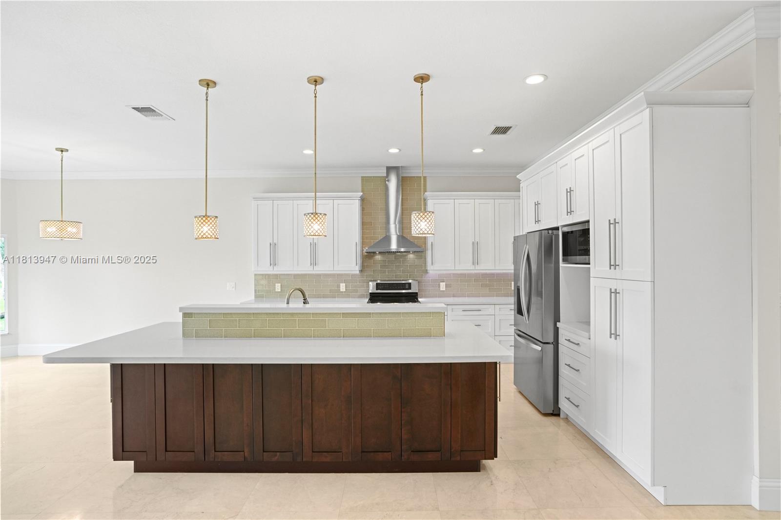 HOLLYWOOD LAKES COUNTRY C - Residential