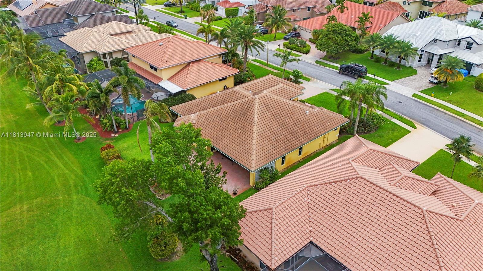 HOLLYWOOD LAKES COUNTRY C - Residential