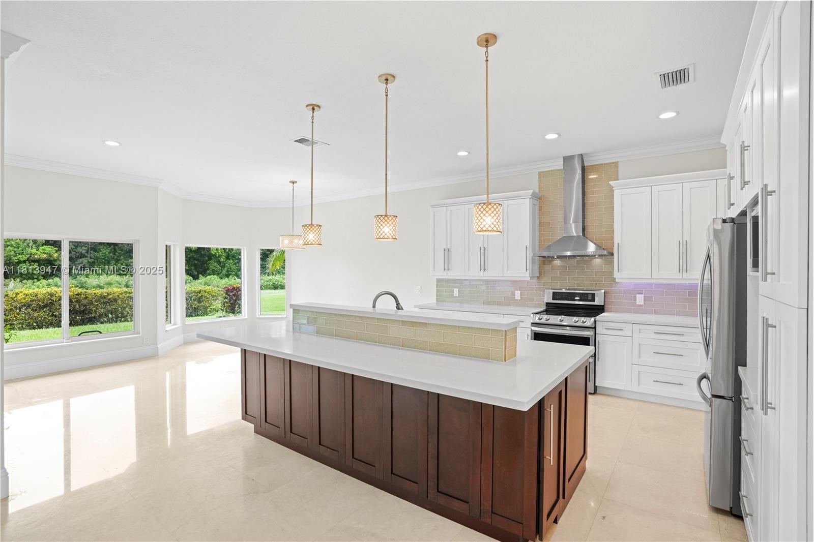 HOLLYWOOD LAKES COUNTRY C - Residential