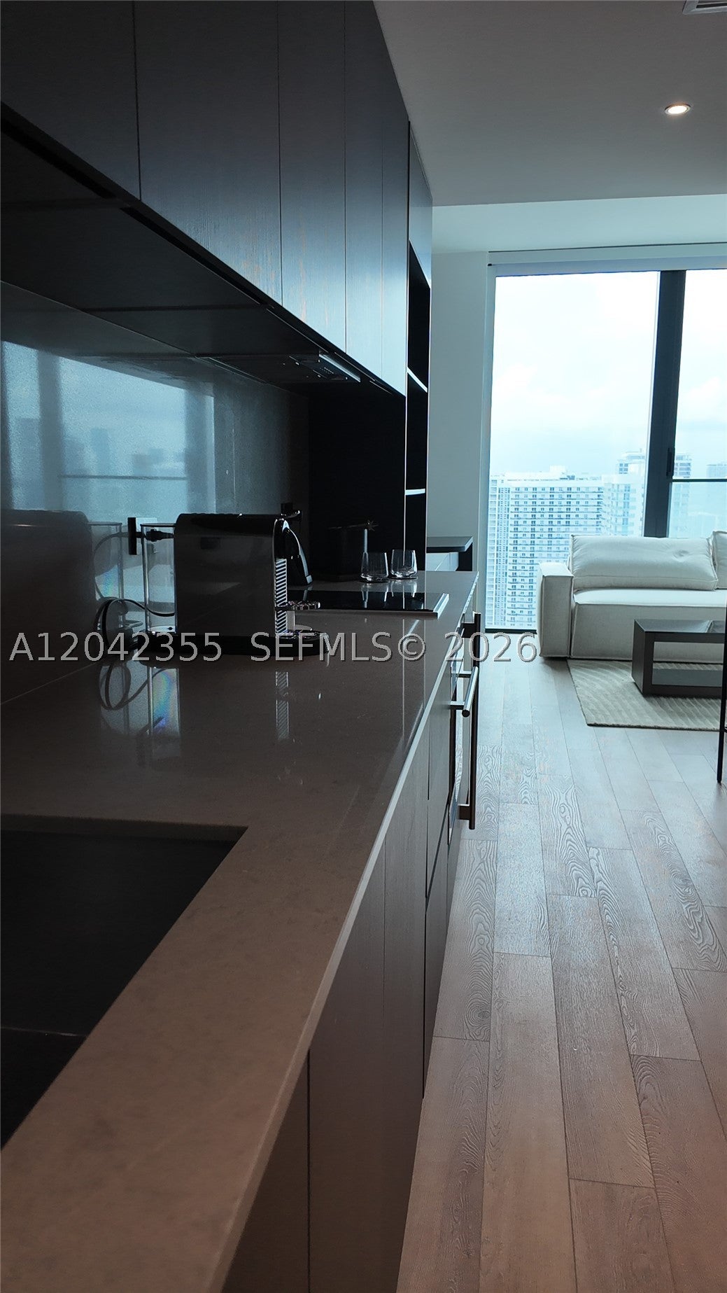 20 NE 11th St PH05