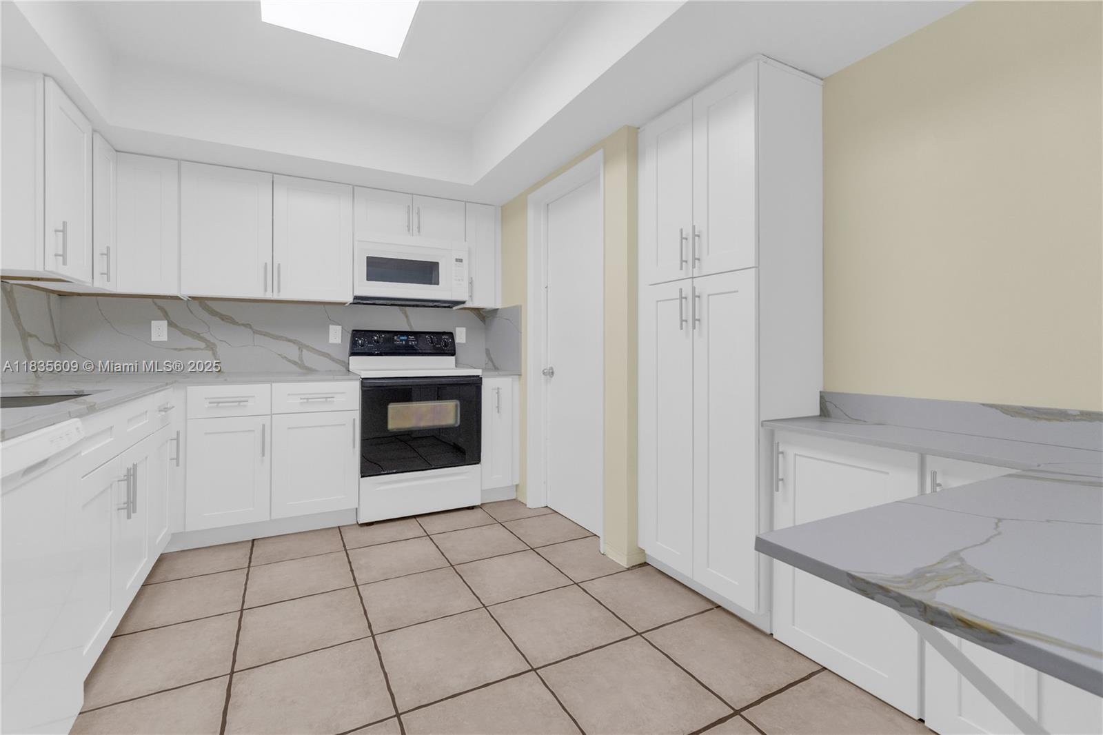 1900 N 31st Ave, Hollywood, FL, 33021/$530,000 3 1900 N 31st Ave