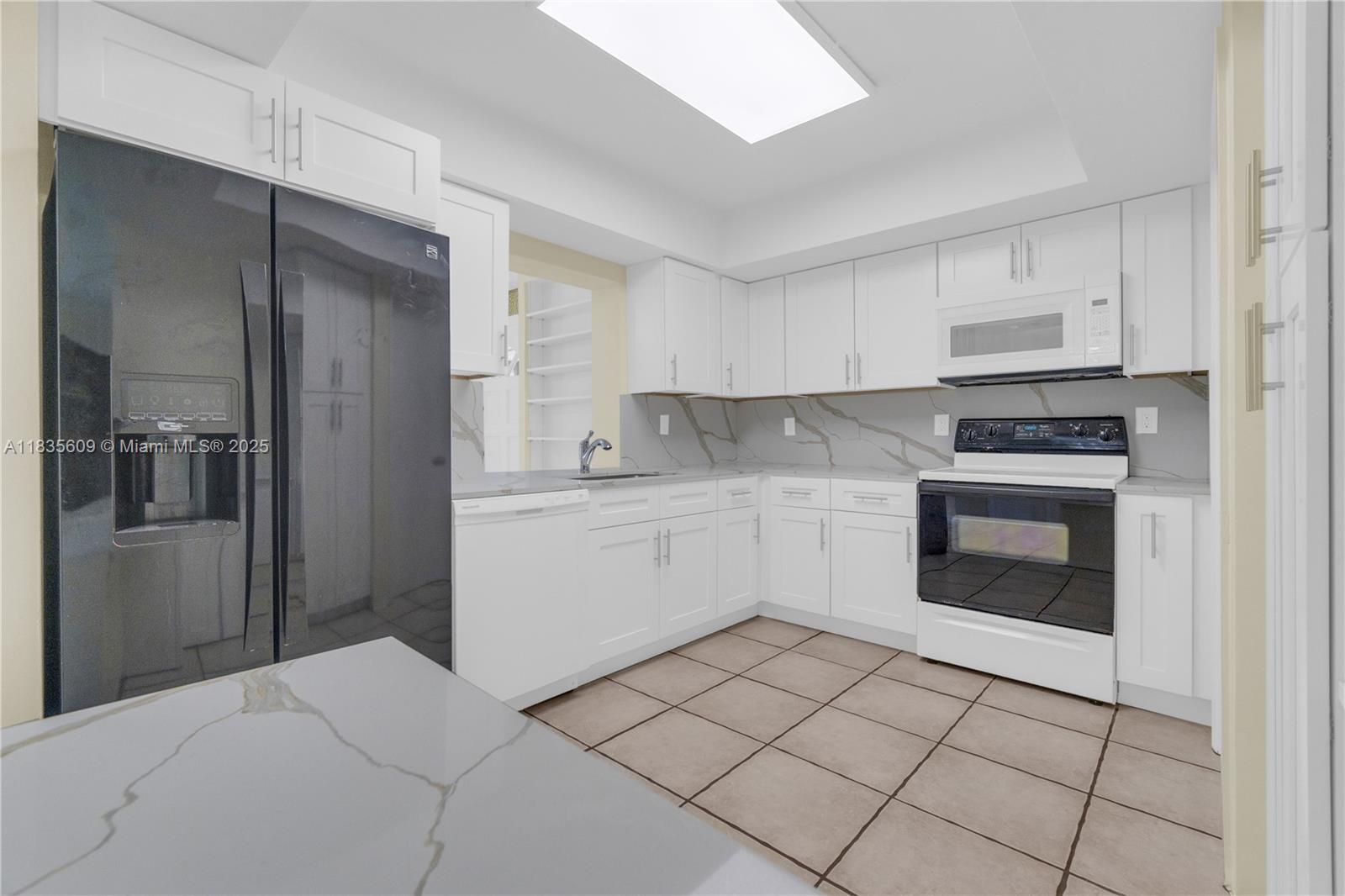 1900 N 31st Ave, Hollywood, FL, 33021/$530,000 2 1900 N 31st Ave