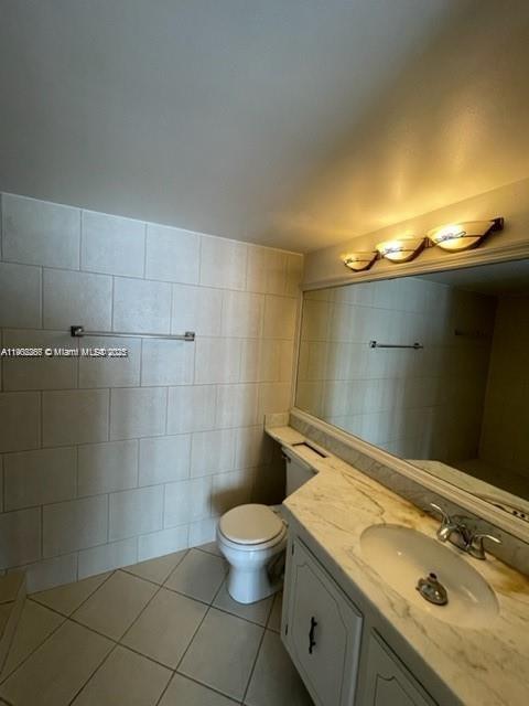 CHARTER CLUB CONDO - Residential Lease