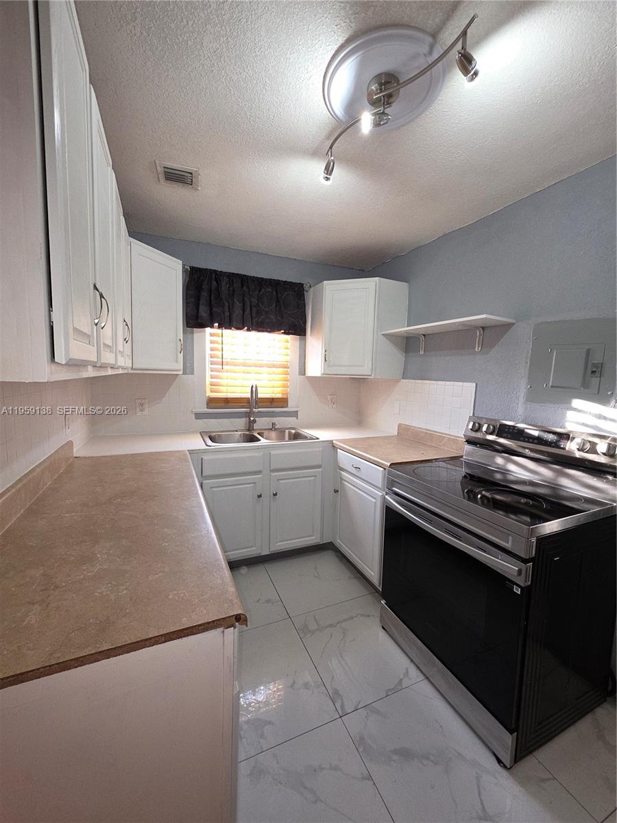 SYROLA PINES - Residential