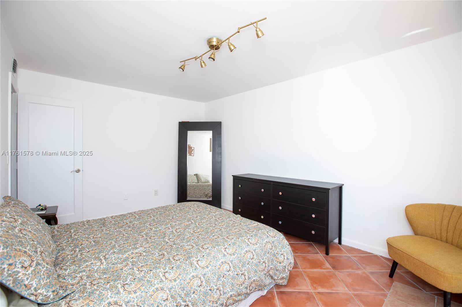 NORTH BAY VILLAS CONDO - Residential