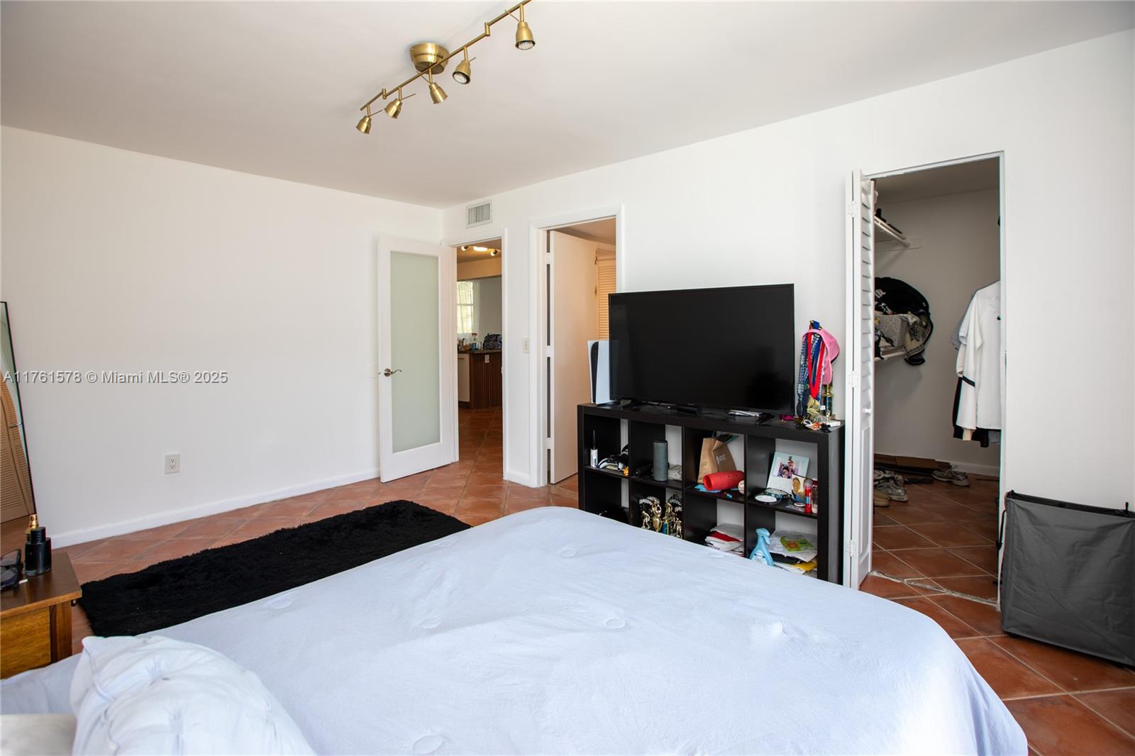 NORTH BAY VILLAS CONDO - Residential