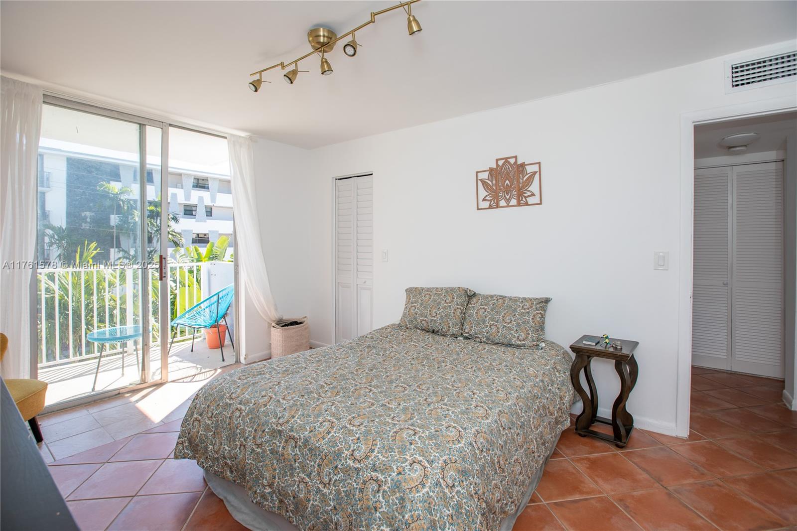 NORTH BAY VILLAS CONDO - Residential