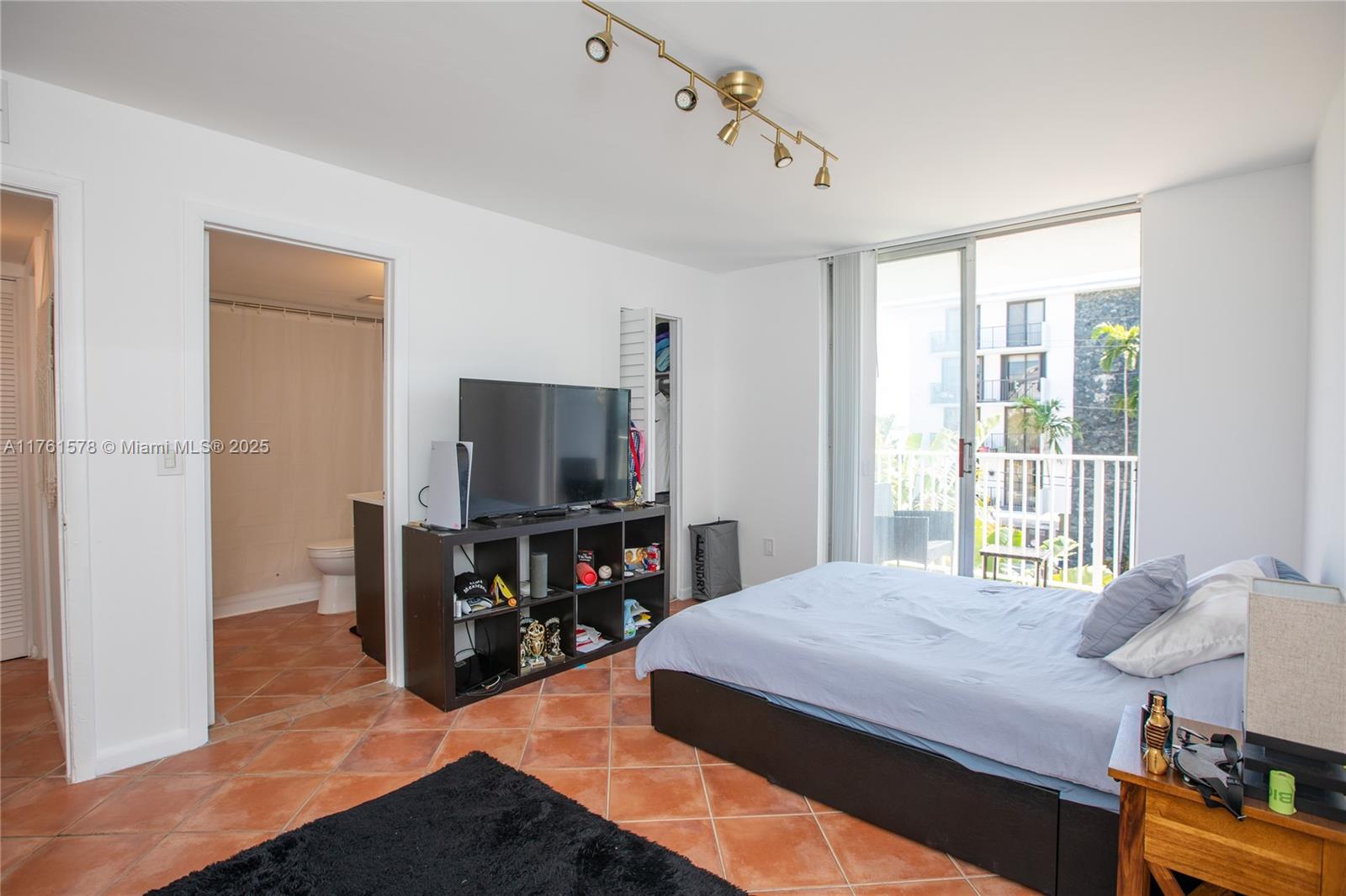 NORTH BAY VILLAS CONDO - Residential