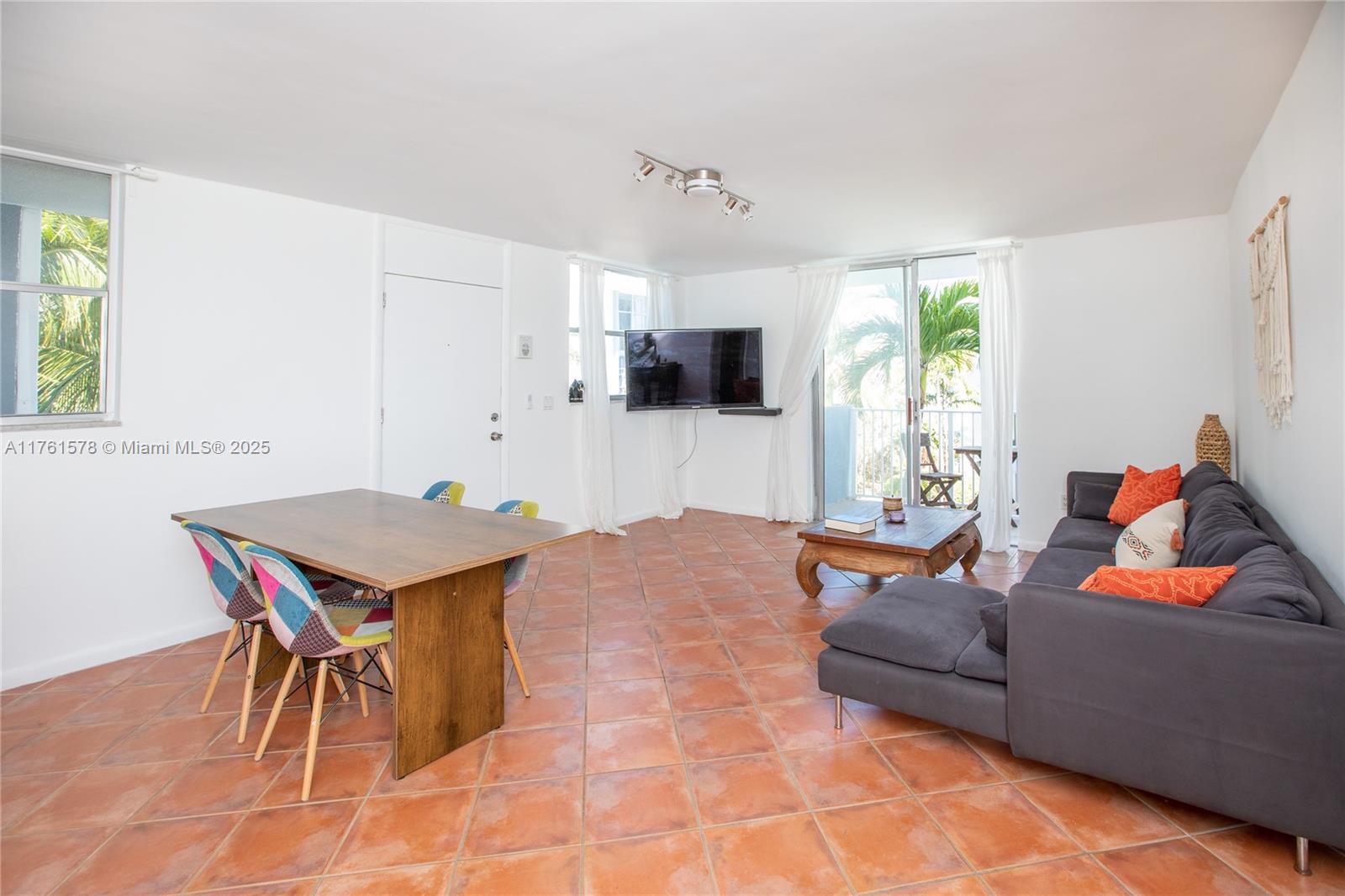 NORTH BAY VILLAS CONDO - Residential