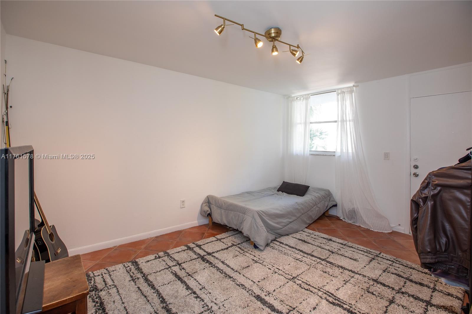 NORTH BAY VILLAS CONDO - Residential