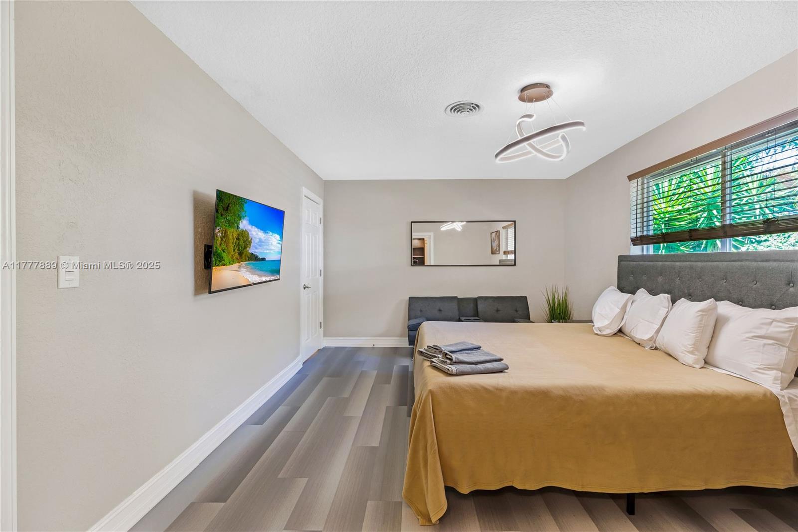 IMPERIAL POINT 2 SEC - Residential