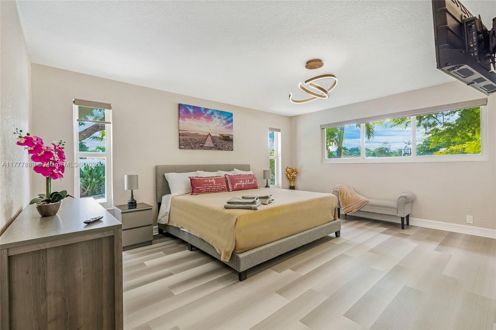 IMPERIAL POINT 2 SEC - Residential
