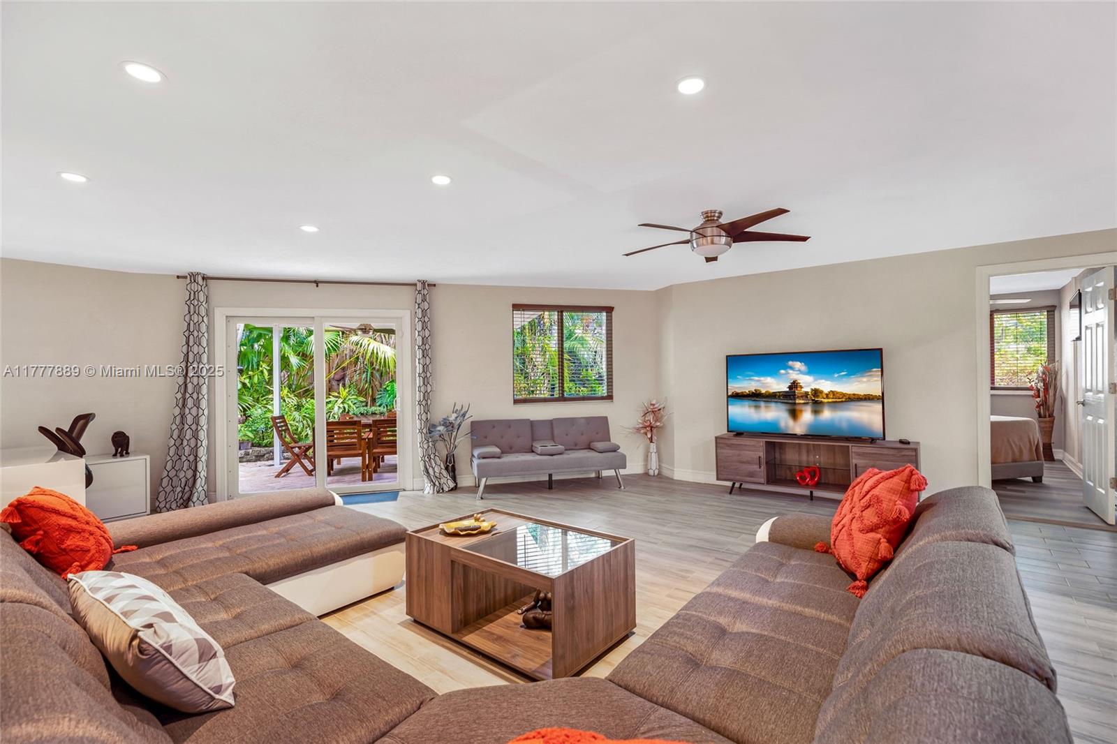 IMPERIAL POINT 2 SEC - Residential