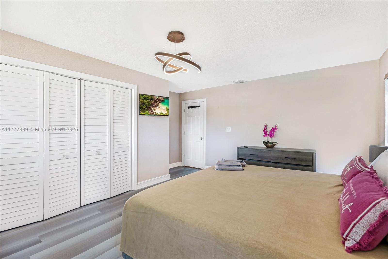 IMPERIAL POINT 2 SEC - Residential