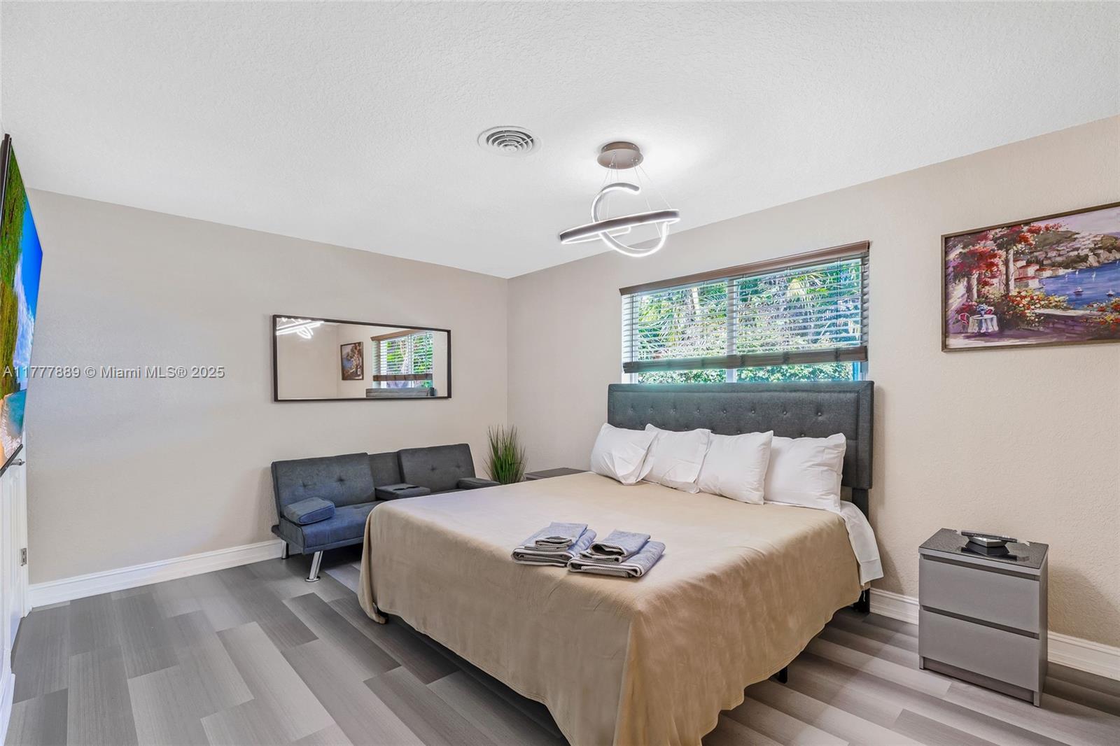 IMPERIAL POINT 2 SEC - Residential