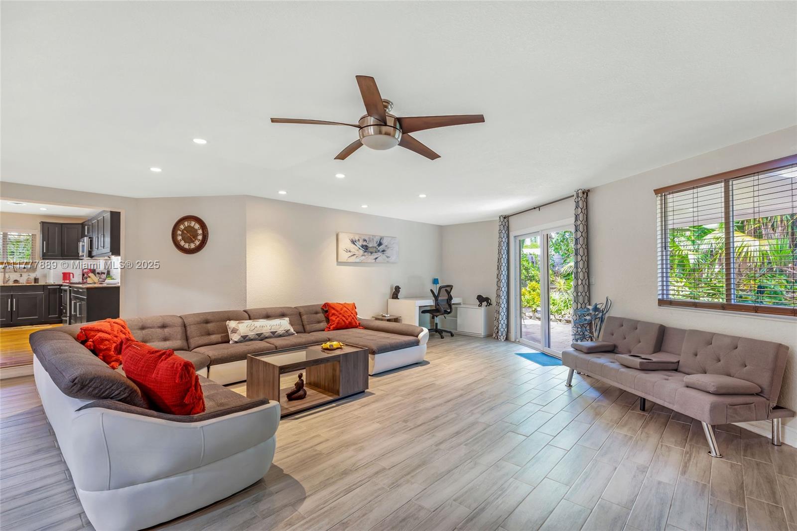IMPERIAL POINT 2 SEC - Residential