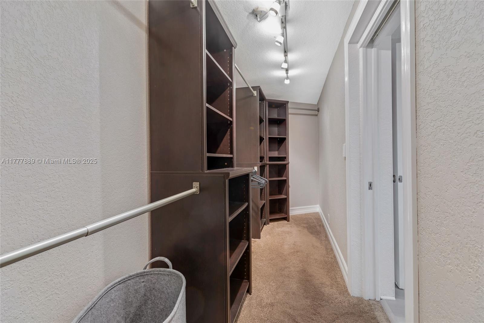 IMPERIAL POINT 2 SEC - Residential