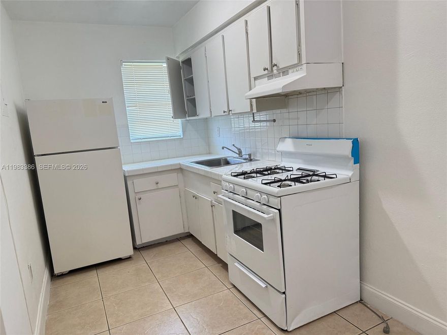 Good investment Opportunity! 1 bed and 1 bath condo unit in the Gables Edge Condo complex. Located in the South Miami Area and within distance to the shopping center with dining and restaurants. Central A/C. washer and dryers are located on first floor at the laundry room.