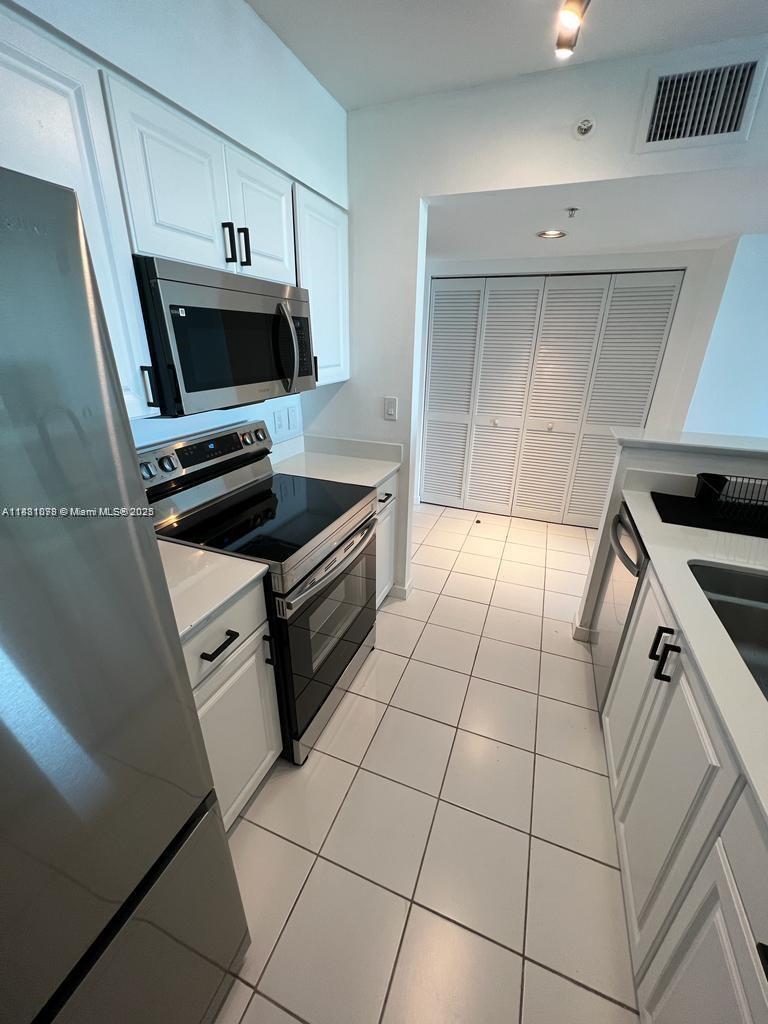 YACHT CLUB AT PORTOFINO C - Residential Lease