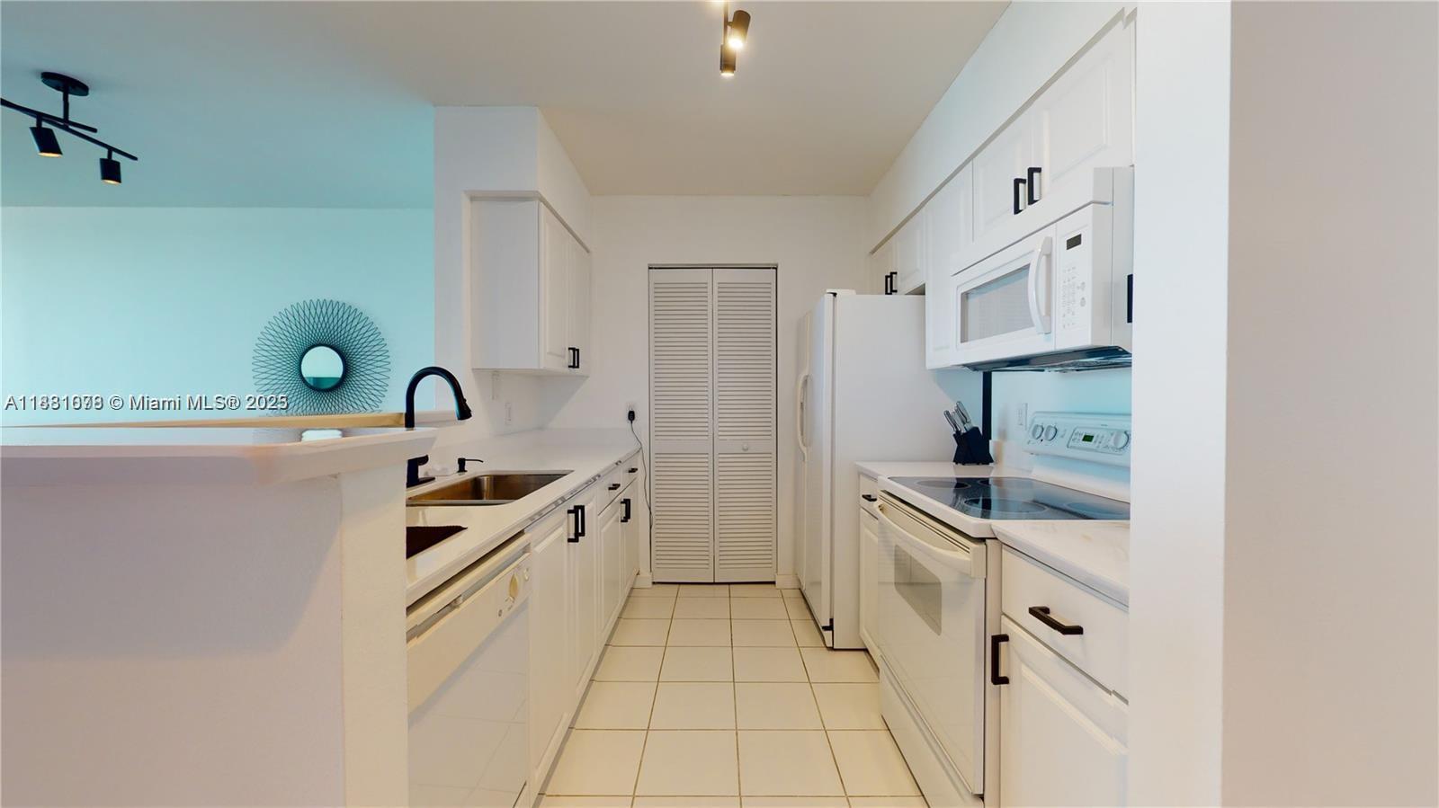 YACHT CLUB AT PORTOFINO C - Residential Lease
