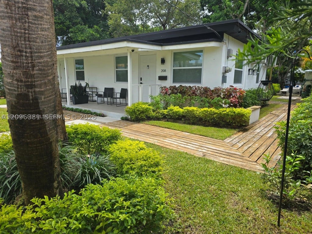 Photo of 208 SE 4th St #1-2, Hallandale Beach, FL 33009 (MLS # A12096381)