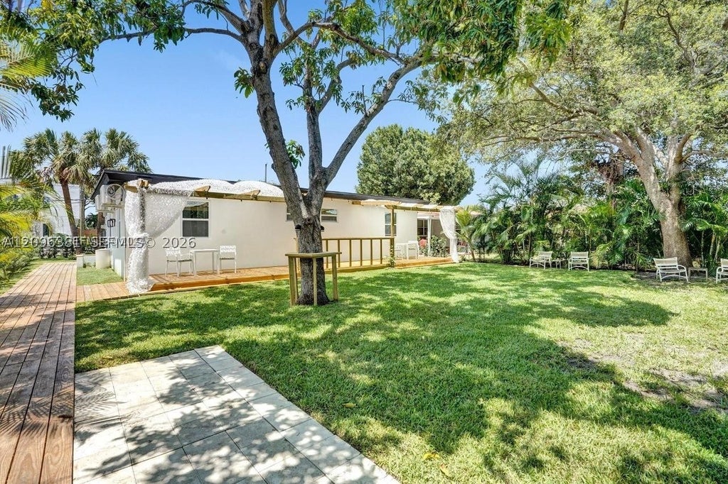 Photo of 208 SE 4th St #1-2, Hallandale Beach, FL 33009 (MLS # A12096381)