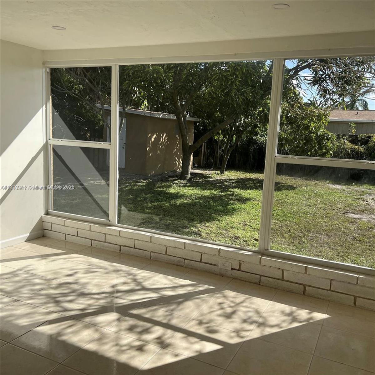 822 Avenida Hermosa