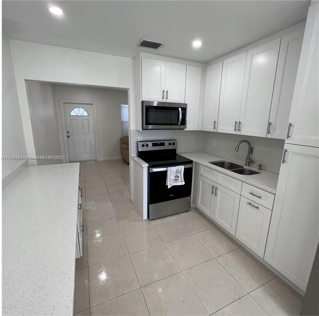 822 Avenida Hermosa