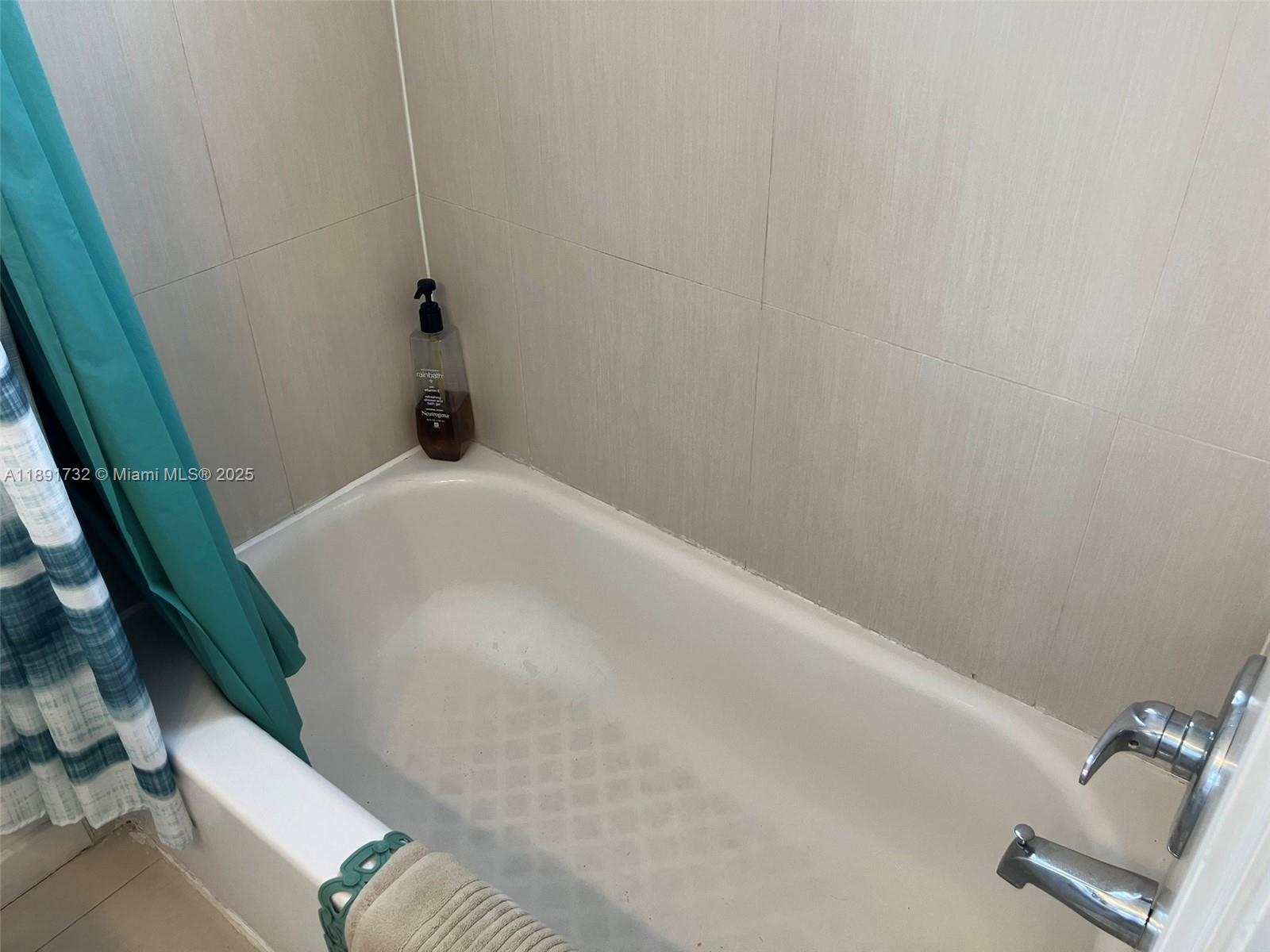 OCEAN WALK ON SOUTH BEACH - Residential