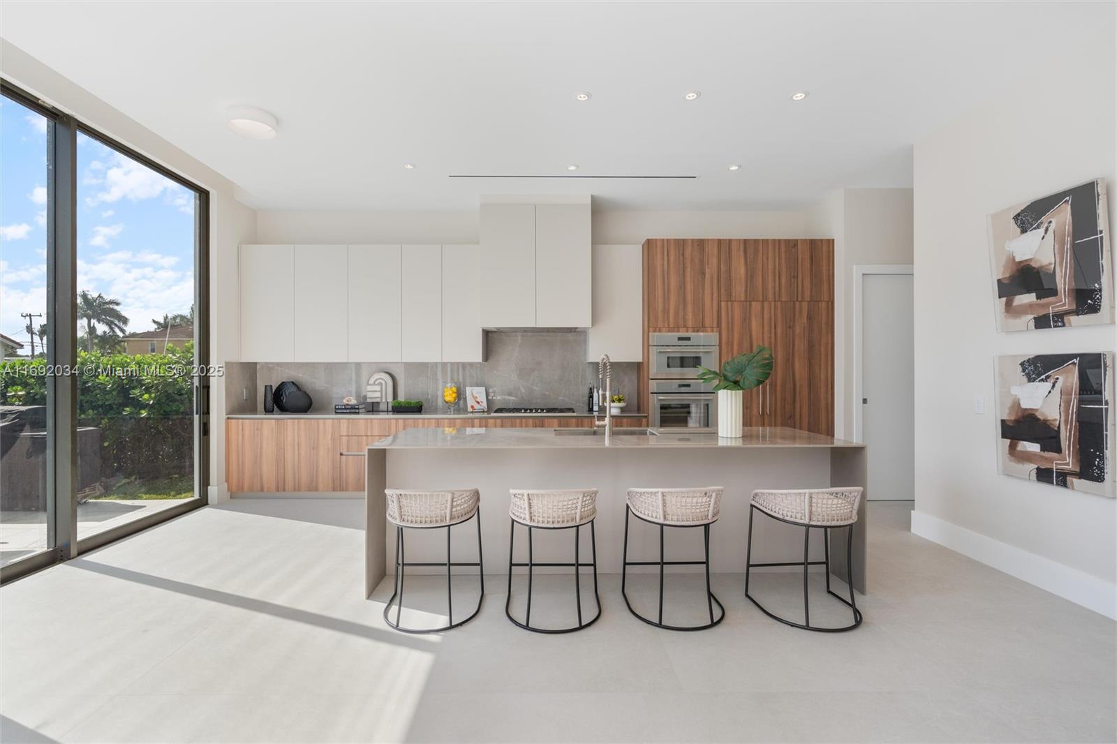 CORAL KEY VILLAS 1ST SEC - Residential