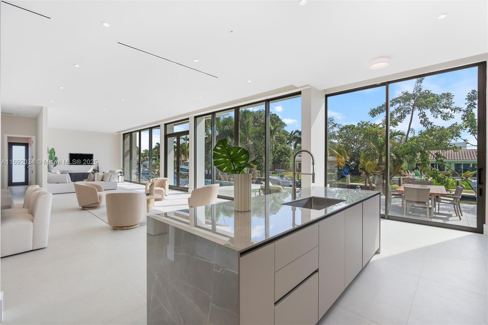 CORAL KEY VILLAS 1ST SEC - Residential