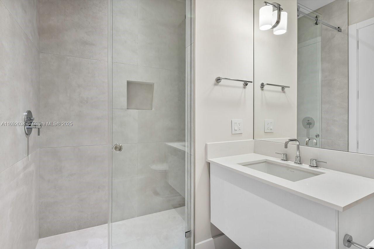 CORAL KEY VILLAS 1ST SEC - Residential