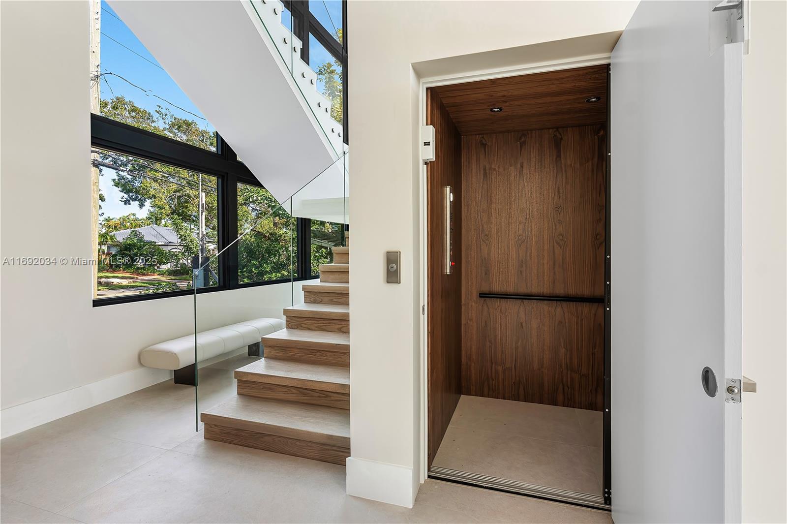 CORAL KEY VILLAS 1ST SEC - Residential