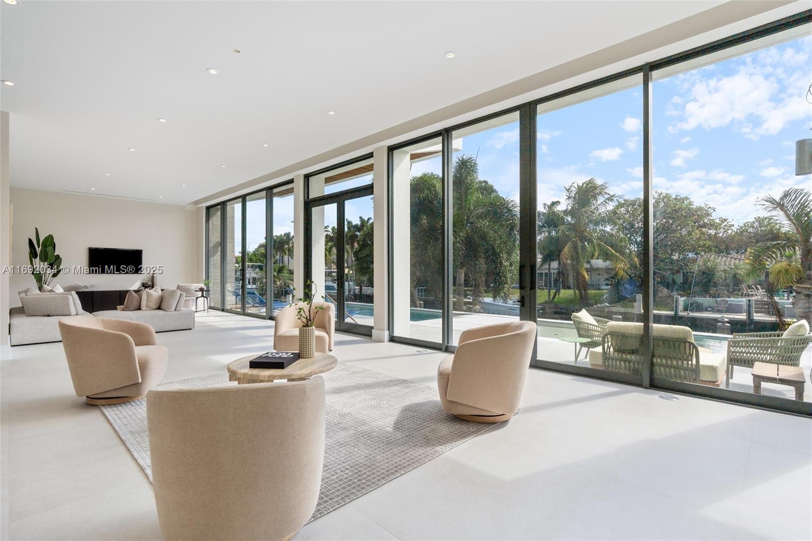 CORAL KEY VILLAS 1ST SEC - Residential