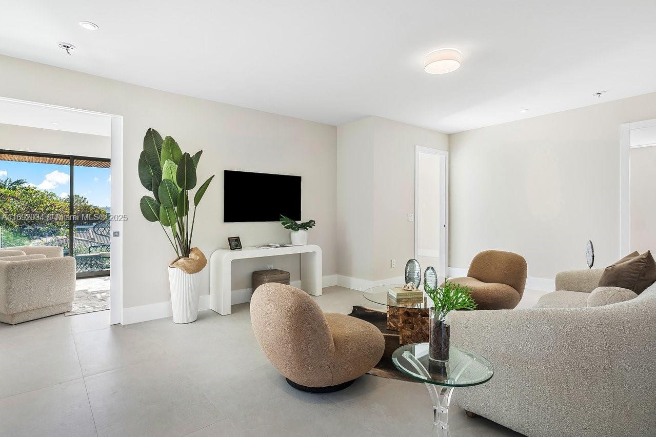CORAL KEY VILLAS 1ST SEC - Residential