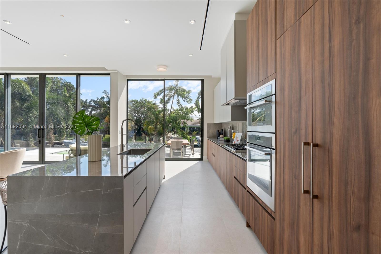 CORAL KEY VILLAS 1ST SEC - Residential