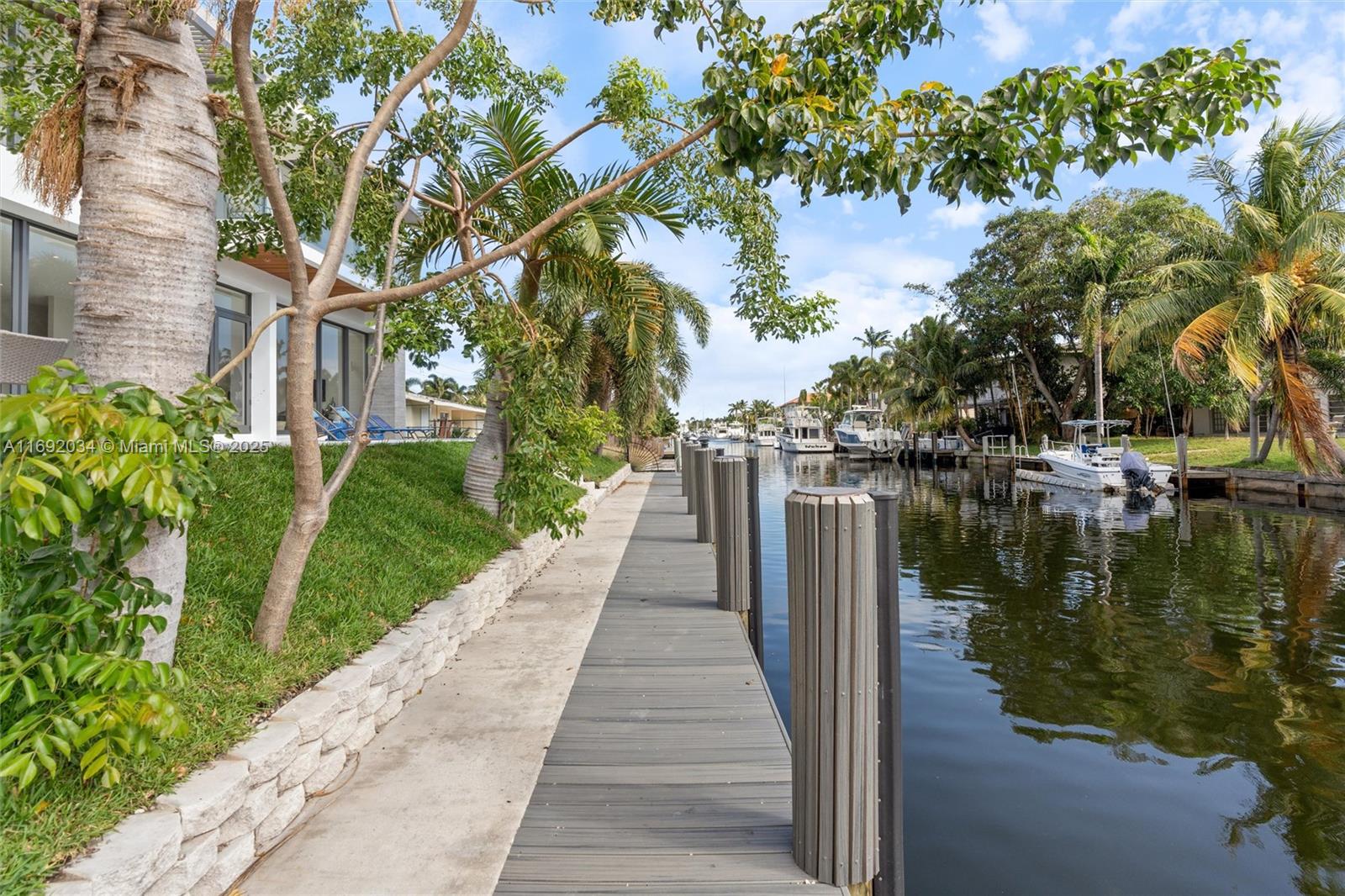 CORAL KEY VILLAS 1ST SEC - Residential
