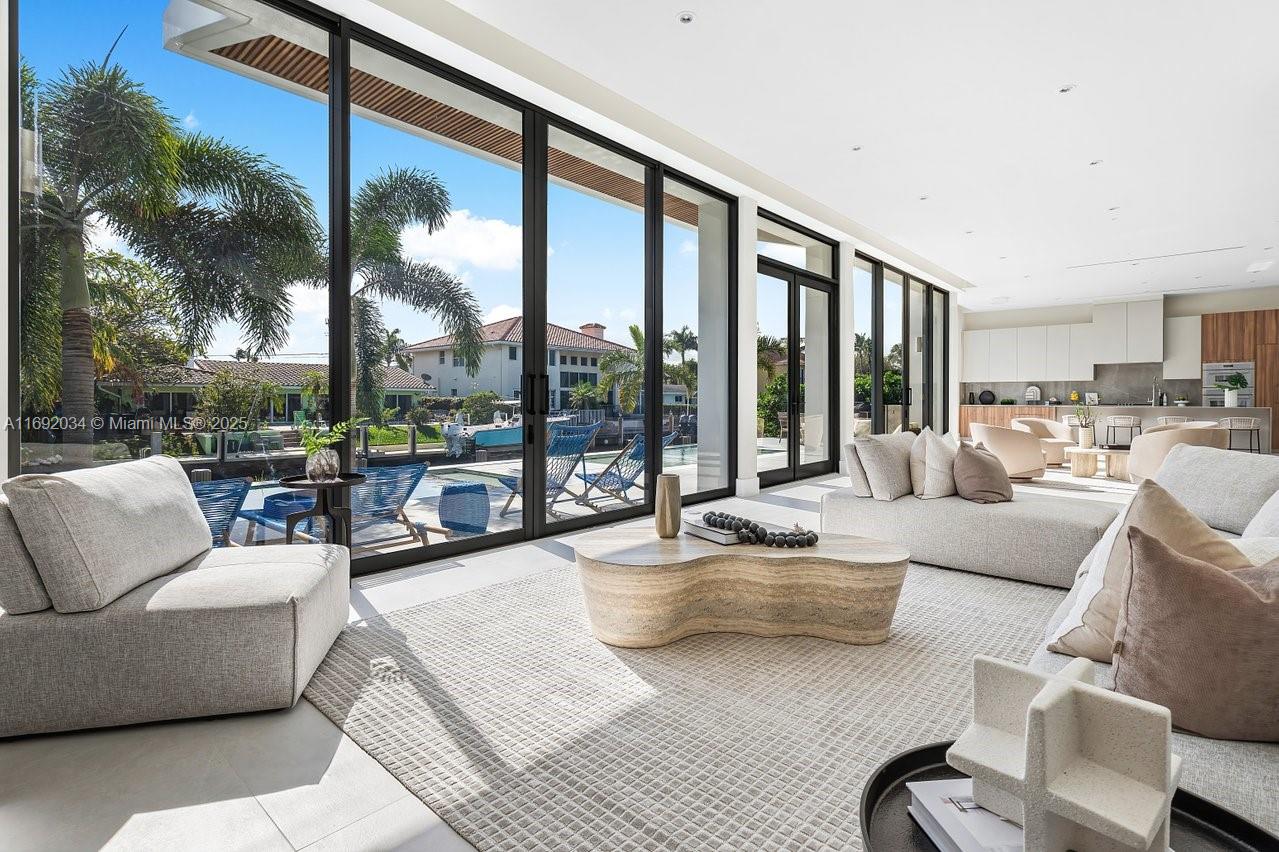 CORAL KEY VILLAS 1ST SEC - Residential