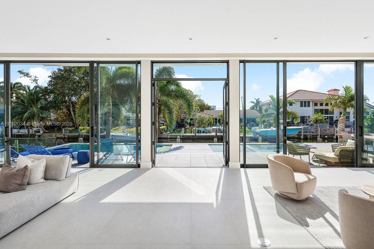 CORAL KEY VILLAS 1ST SEC - Residential
