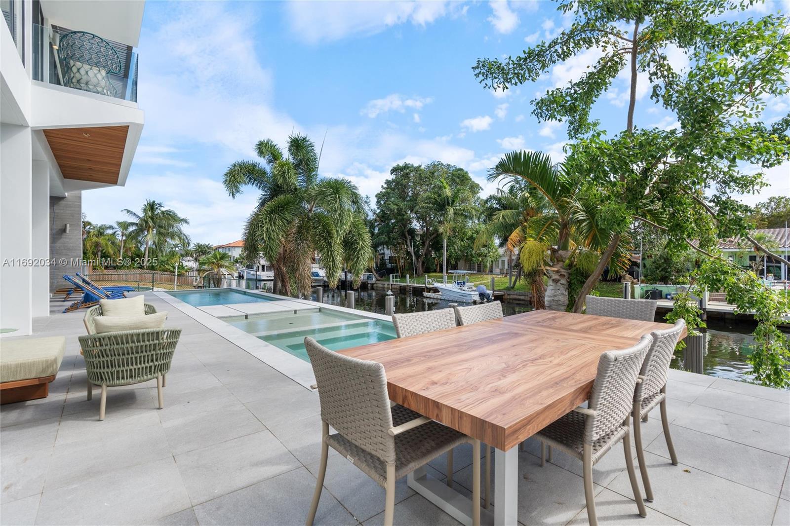 CORAL KEY VILLAS 1ST SEC - Residential