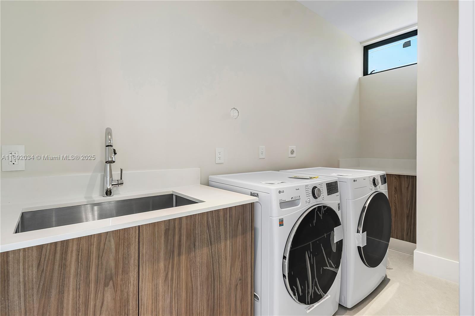 CORAL KEY VILLAS 1ST SEC - Residential