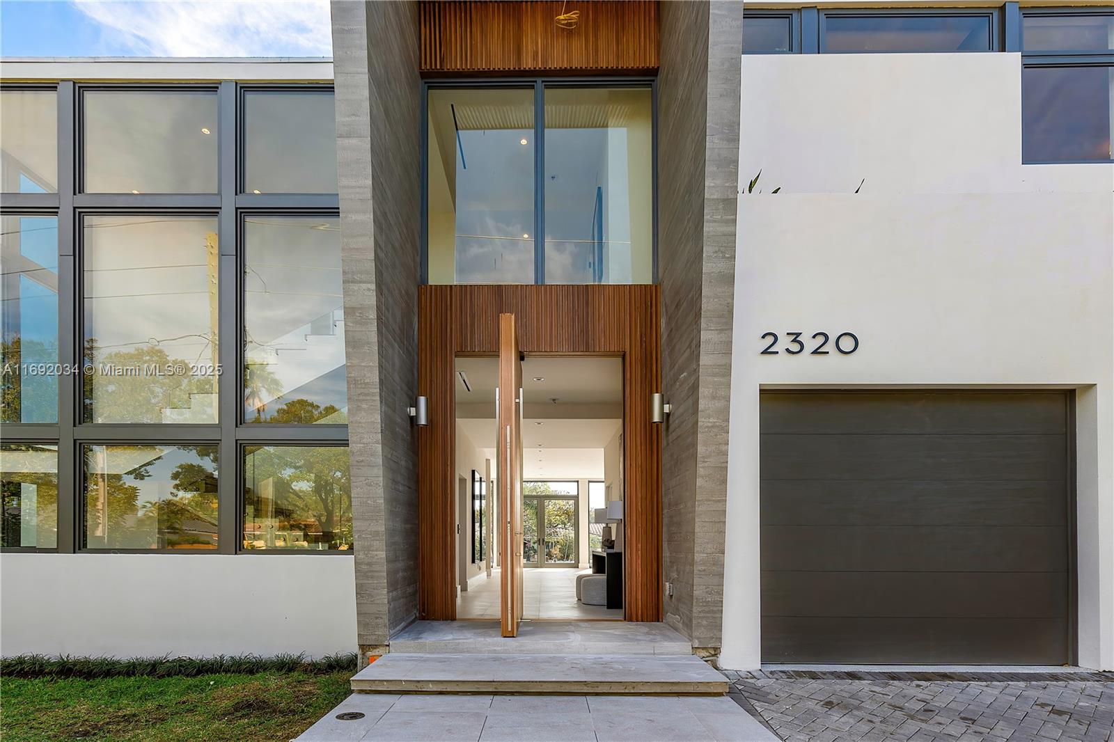 CORAL KEY VILLAS 1ST SEC - Residential
