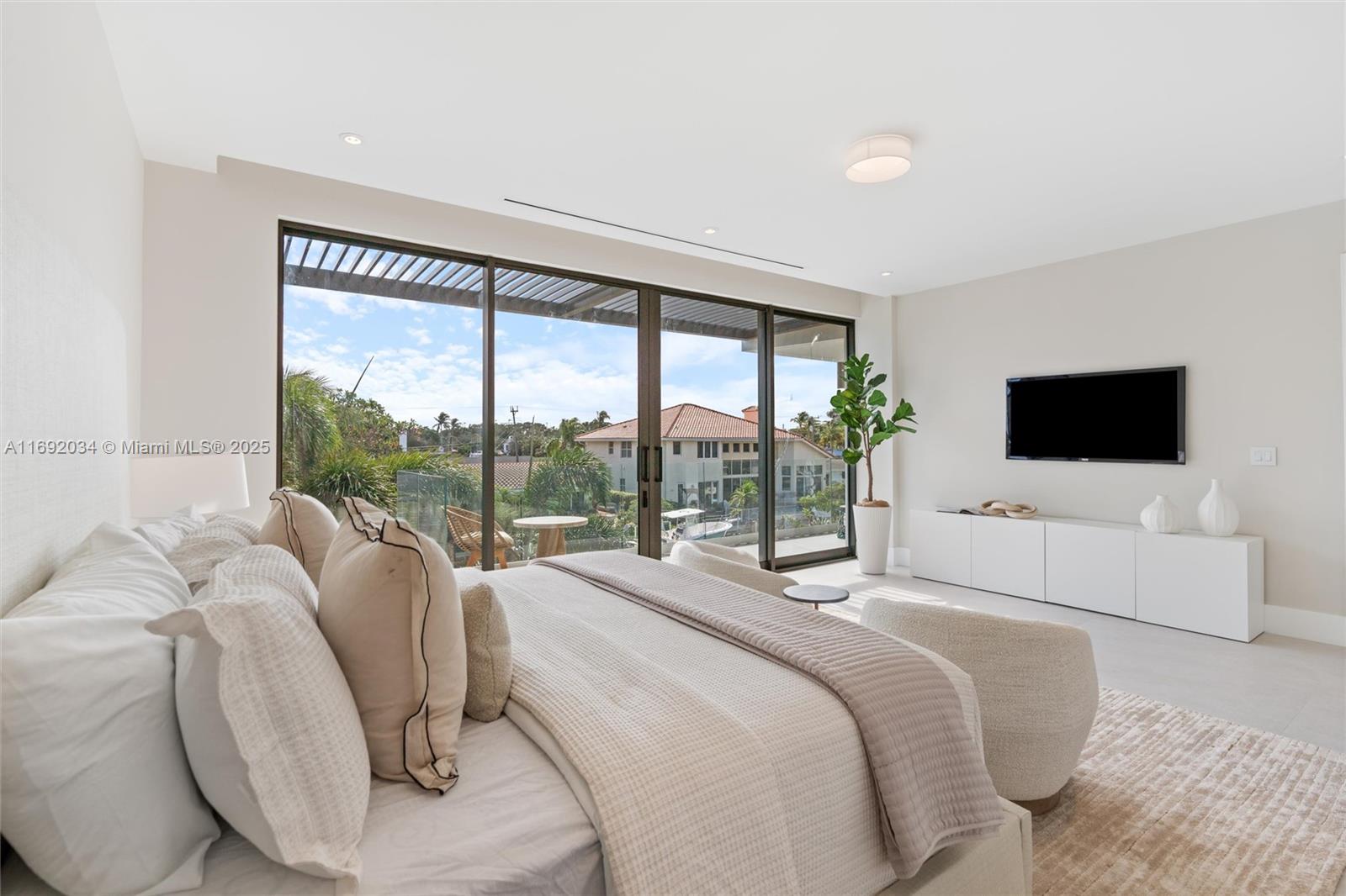 CORAL KEY VILLAS 1ST SEC - Residential
