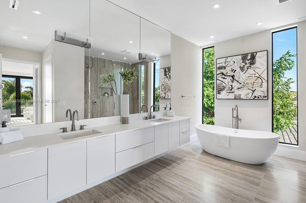 CORAL KEY VILLAS 1ST SEC - Residential