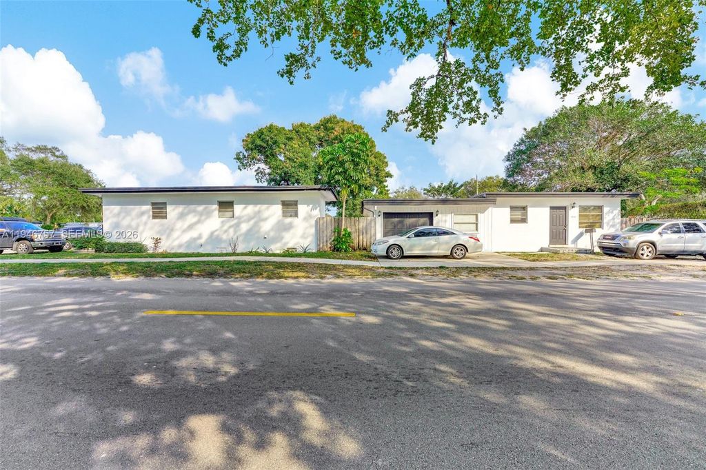 Photo of 2546 Coolidge St, Hollywood, FL 33020 (MLS # A11946757)